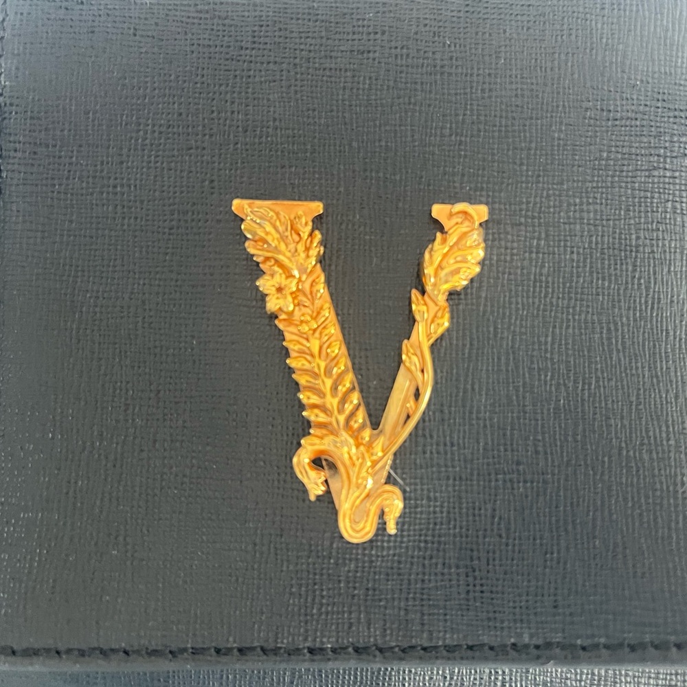 Versace Virtus Grained Calfskin Tote & Pouch Set Barocco V Gold-Tone Hardware - Picture 3 of 16